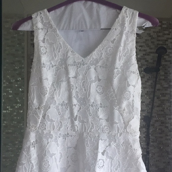 Dresses - Picture 2 of 4